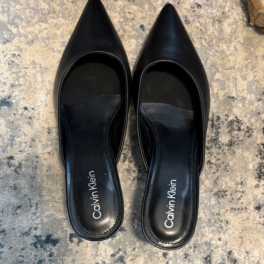 Calvin Klein Women's Black Pointed-Toe Slip-On kitten heels